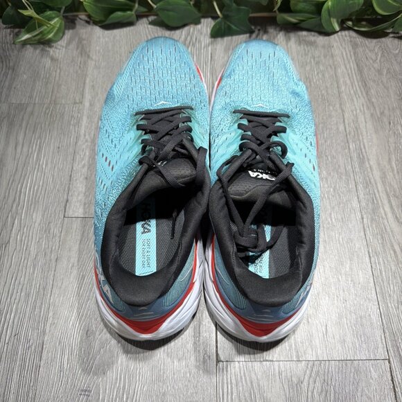 Athletic_Shoes